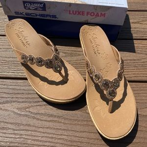 Sketchers Bizzy Babe tan wedge sandals, size 8.5